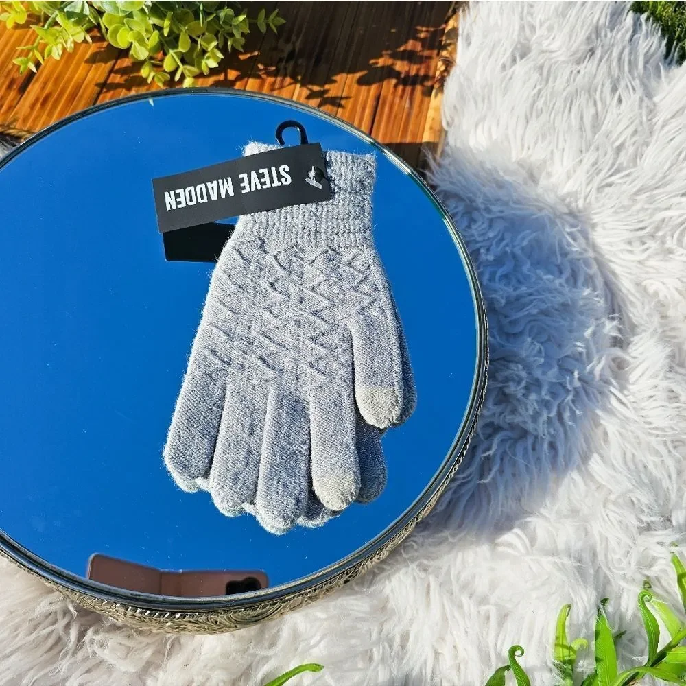 New Steve Madden Grey Lurex Zig Zag I Touch Acrylic Blend Gloves.